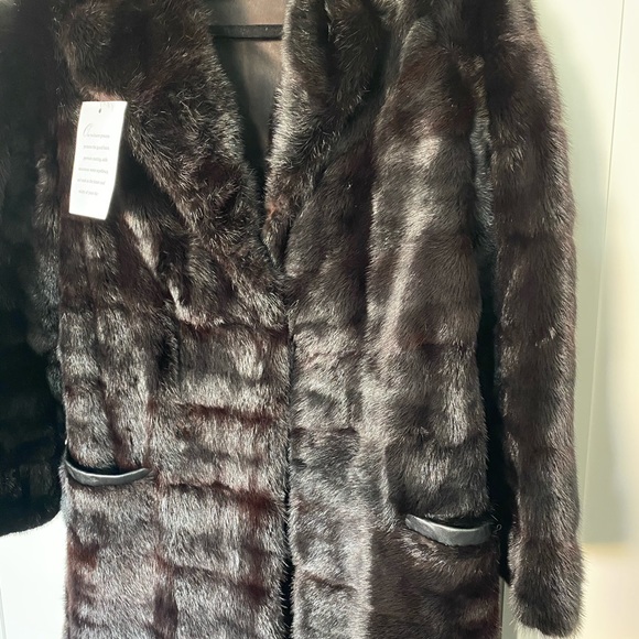 A.J. Lipsey, Inc. Beverly Hills Mink Fur Coat - Picture 1 of 13